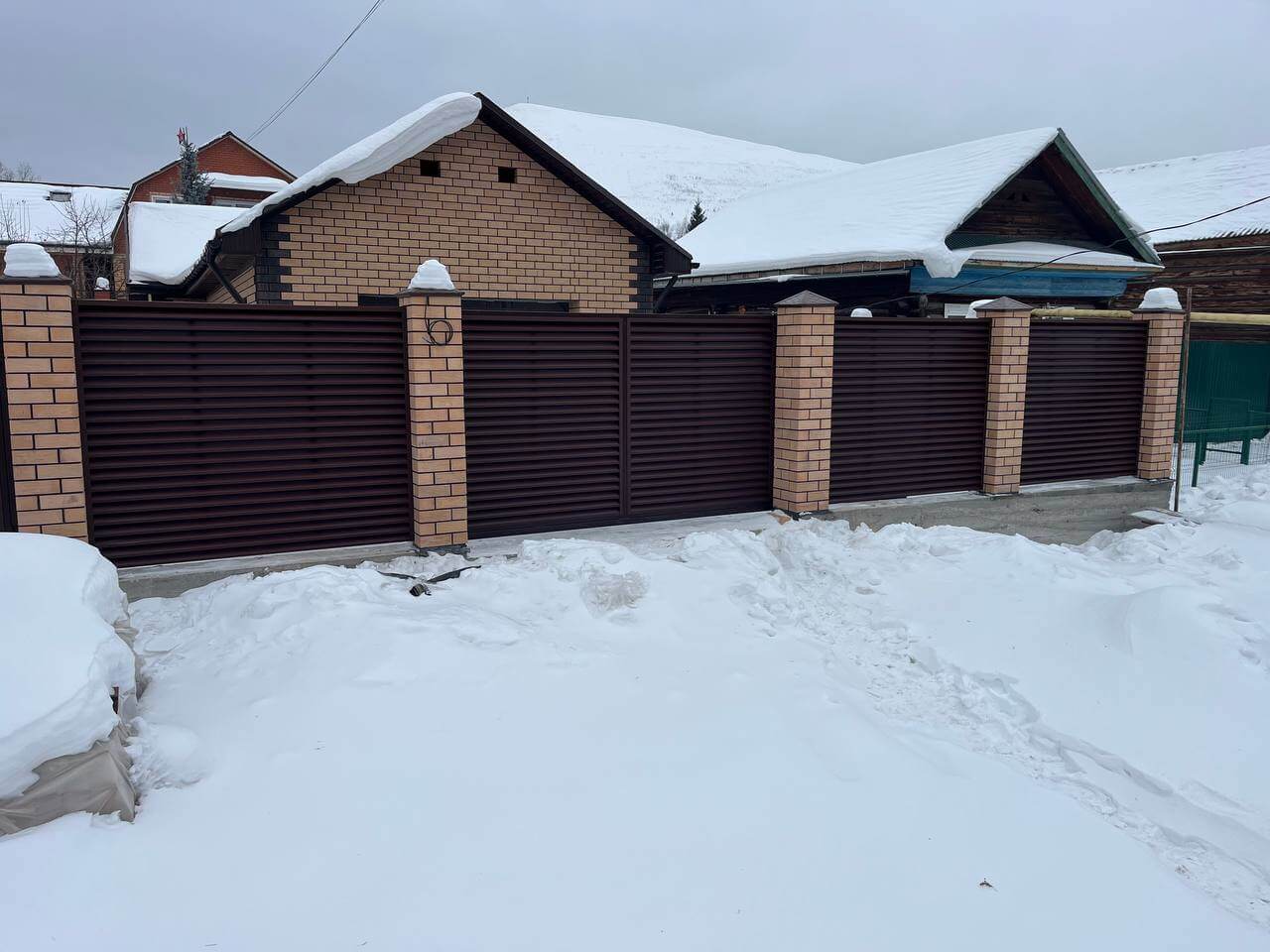 Забор-жалюзи из ламелей ЭКО-Z 87м RAL8017/8017 Шоколад двусторонний МАТТЕ фото 3 в Грозном