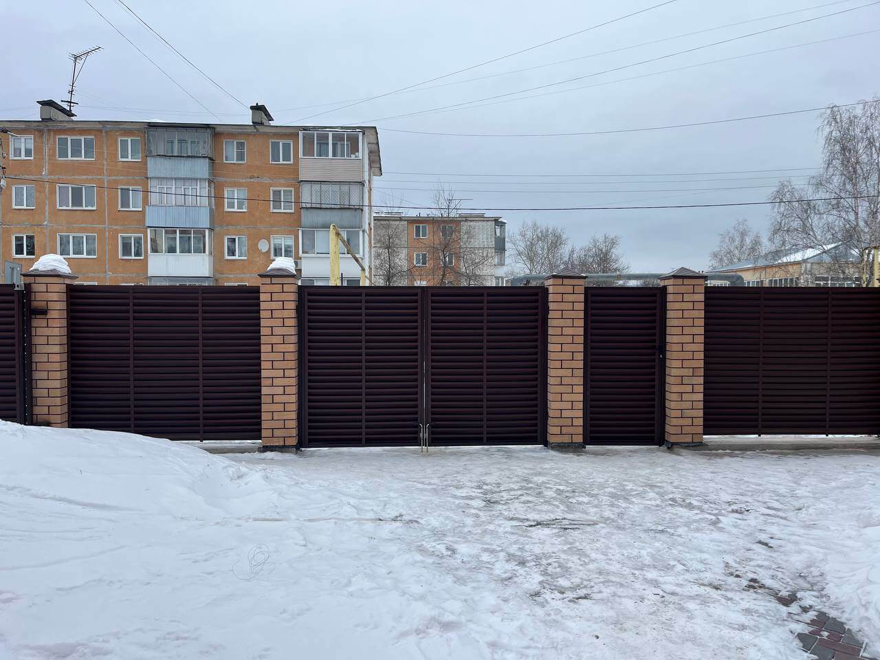 Забор-жалюзи из ламелей ЭКО-Z 87м RAL8017/8017 Шоколад двусторонний МАТТЕ фото 1 в Грозном