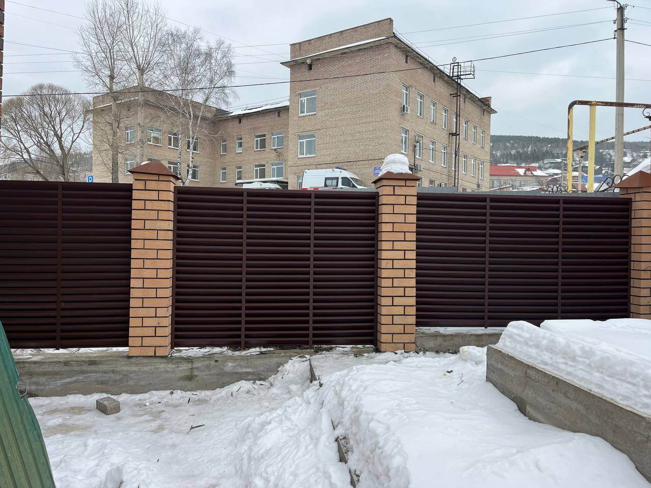 Забор-жалюзи из ламелей ЭКО-Z 87м RAL8017/8017 Шоколад двусторонний МАТТЕ фото 16 в Грозном