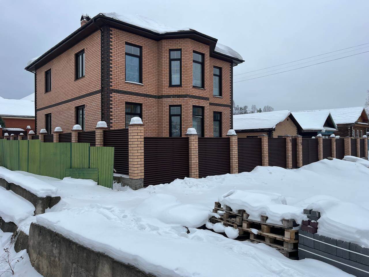 Забор-жалюзи из ламелей ЭКО-Z 87м RAL8017/8017 Шоколад двусторонний МАТТЕ фото 12 в Грозном