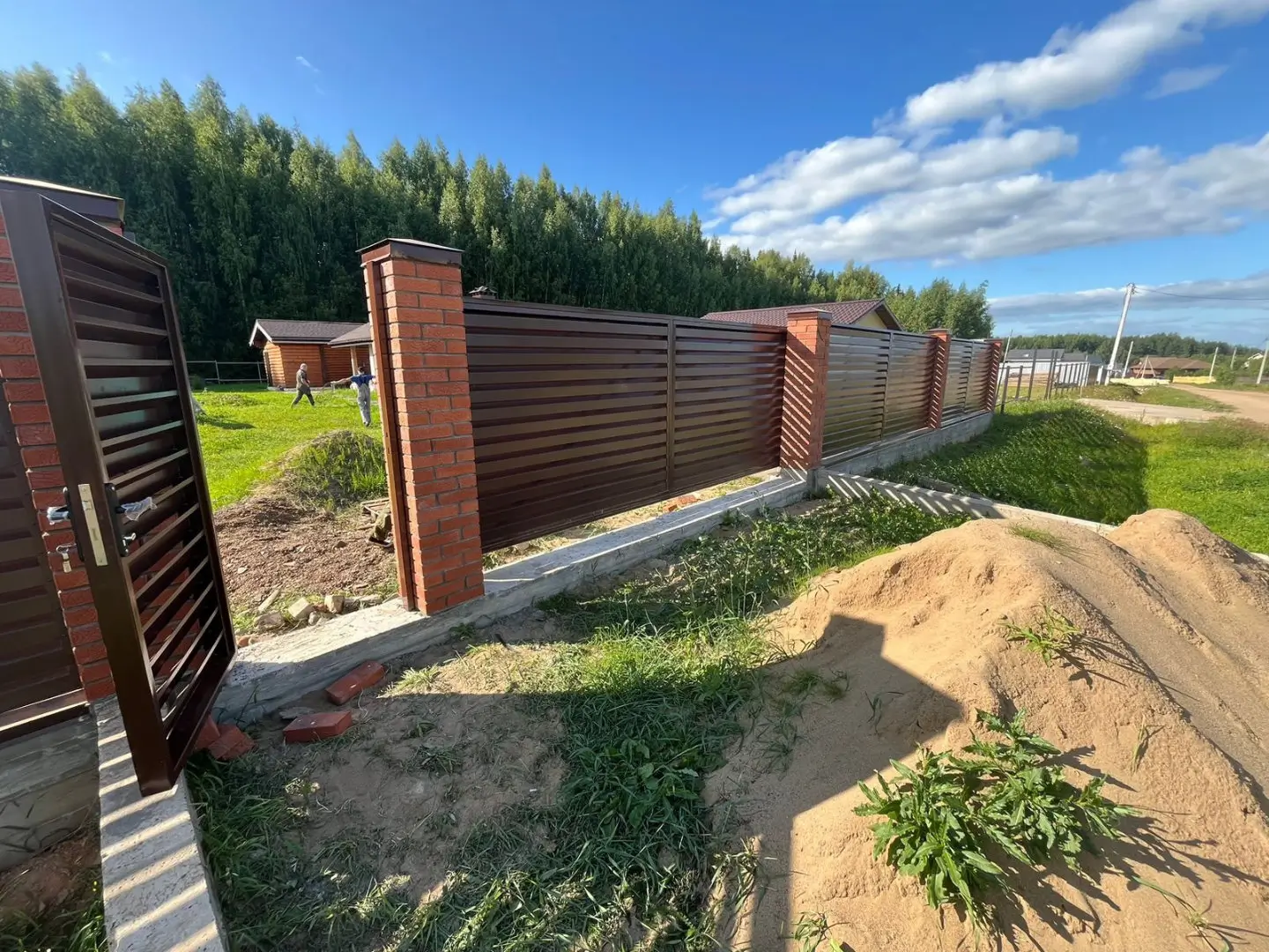 Забор-жалюзи из ламелей Хай-Тек 26м RAL8017/8017 Шоколад двусторонний фото 5 в Грозном
