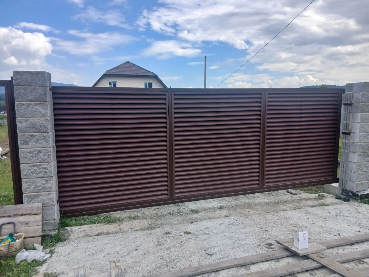 Забор-жалюзи из ламелей ЭКО-Z 16м RAL8017/8017 Шоколад двусторонний МАТТЕ фото 11 в Грозном